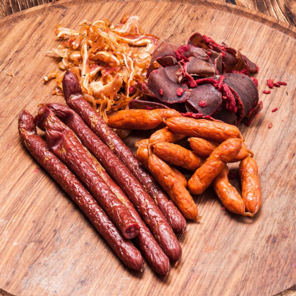 Lạp xưởng khô là món ăn đặc sản phổ biến của Tết miền Nam